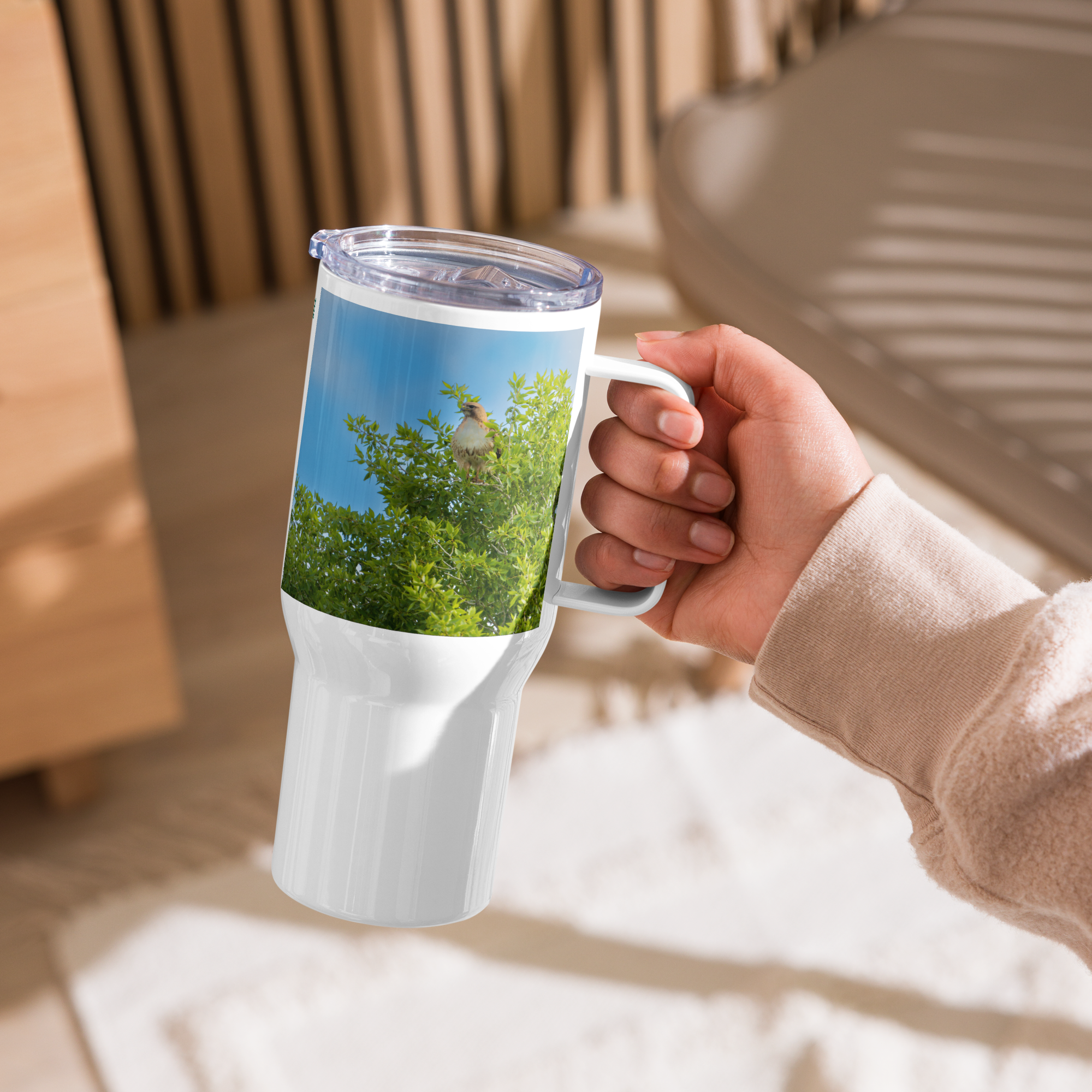 Hawk Travel mug with a handle