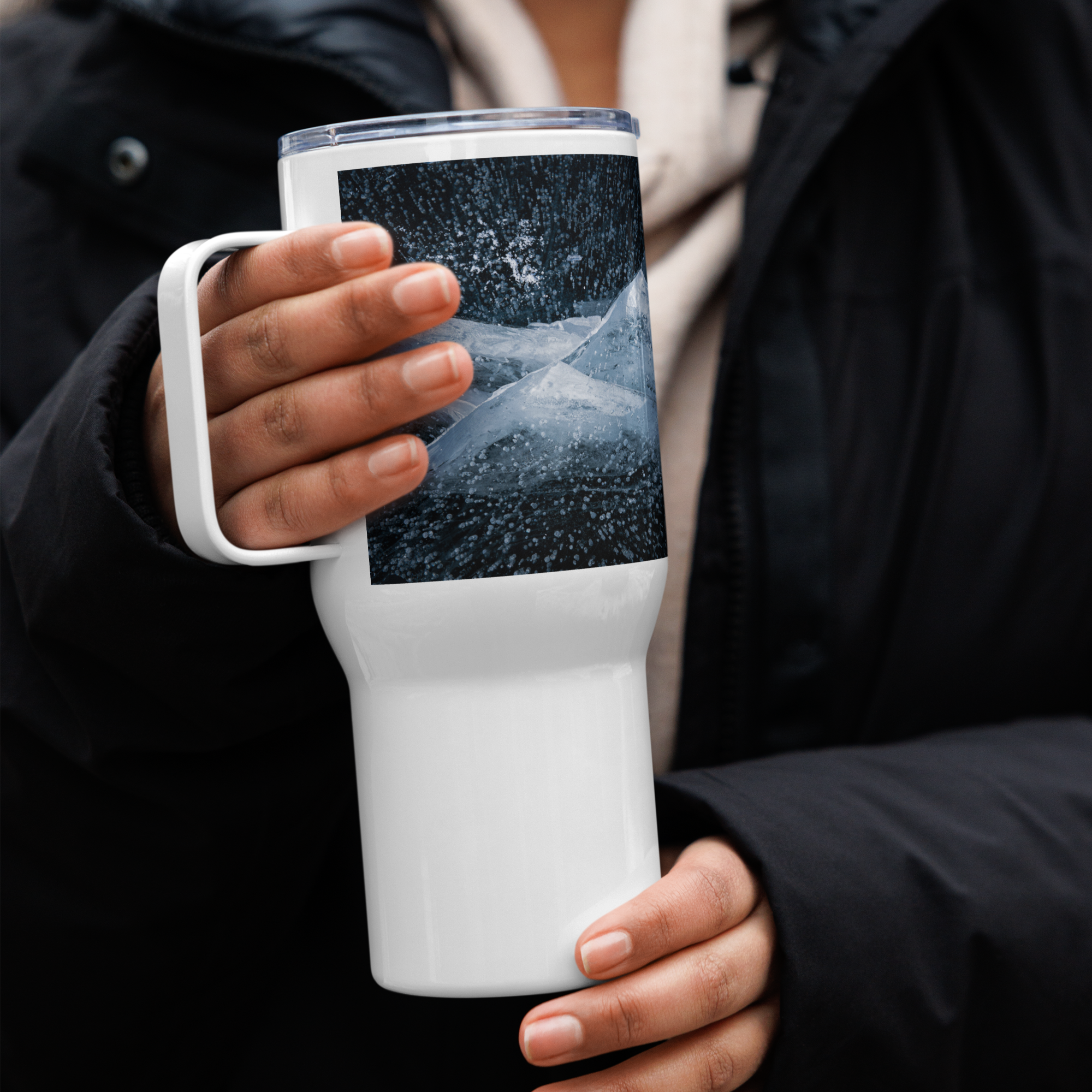 Frozen lake Travel mug With a Handle